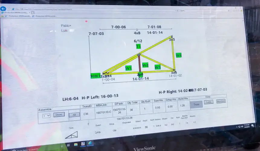 Computer screen showing a highlighted truss diagram with assembly measurements